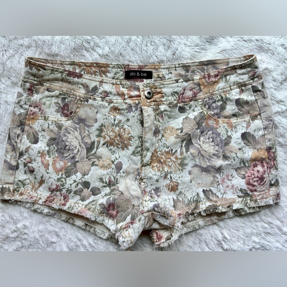 NWOT Do & Be Denim Floral Shorts - Picture 4 of 9